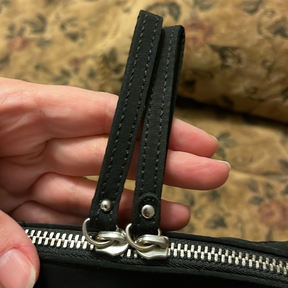 VERA BRADLEY Solid Black shoulder bag!  Like new! - Picture 10 of 12